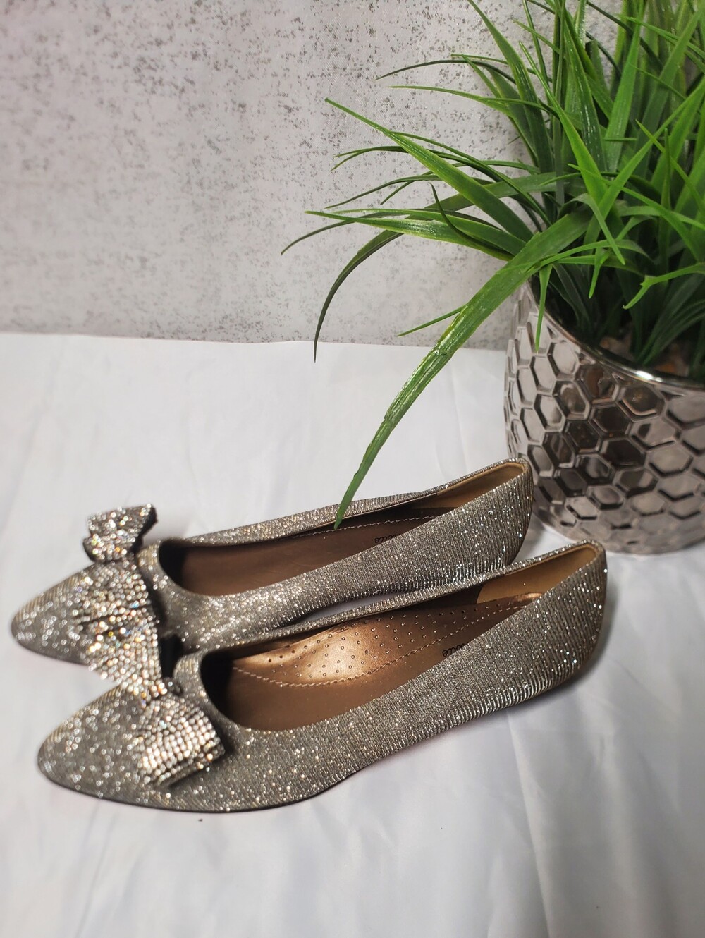 Vaneli Di Notte NWOB Rhinestone Pointed Toe Flats Silver & Gold Size 8 1/2M